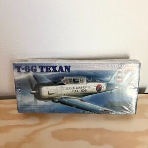 Academy 1/72 Scale North American T-6G Texan Airplane Model Kit #1662 New Sealed